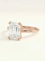 Rausvo aukso minimalistinis emerald cut solitaire žiedas