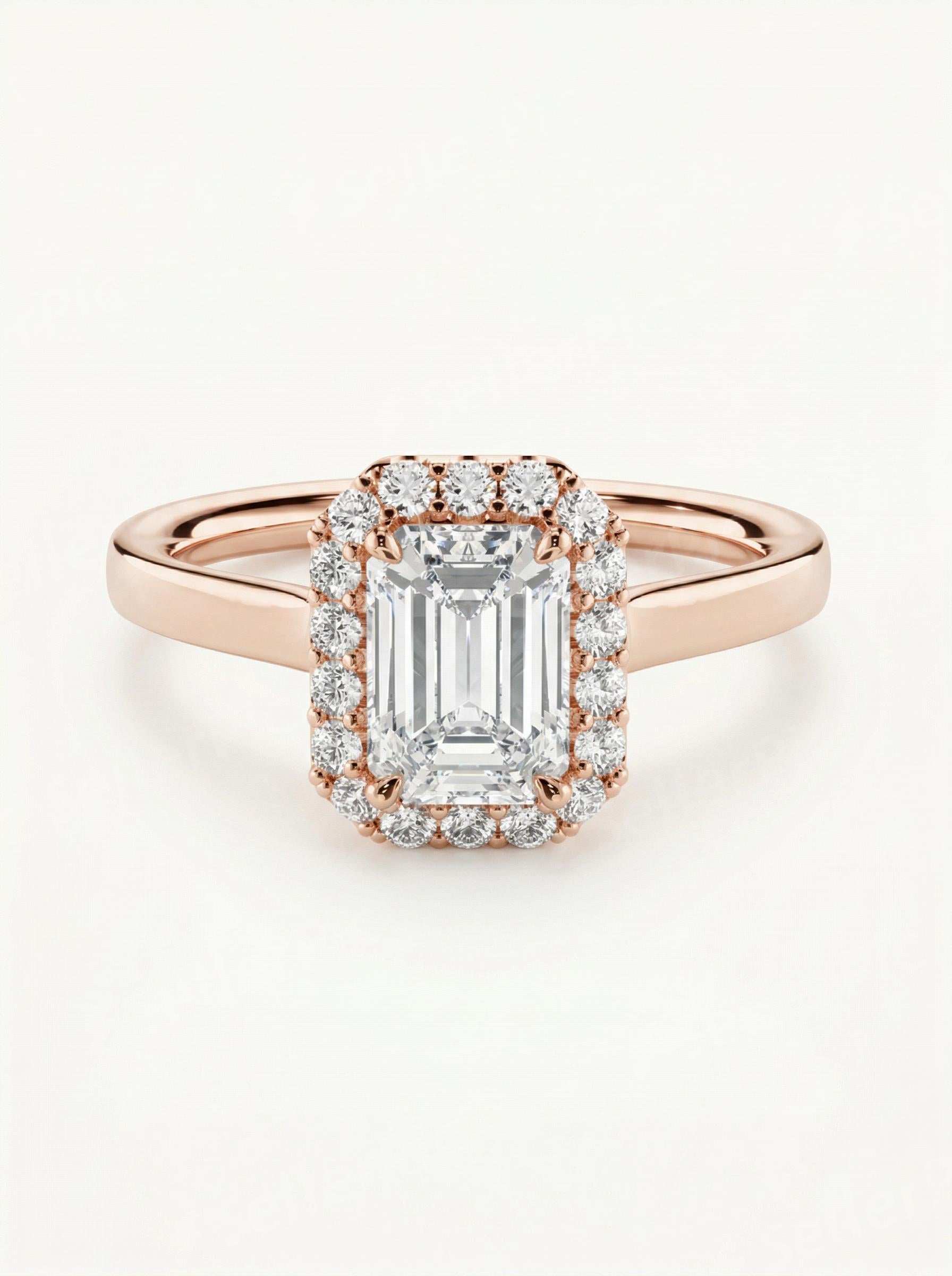 Prabangus laboratorinio deimanto halo žiedas su emerald cut akmeniu