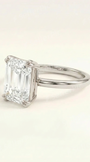 Rausvo aukso solitaire žiedas su emerald cut laboratoriniu deimantu