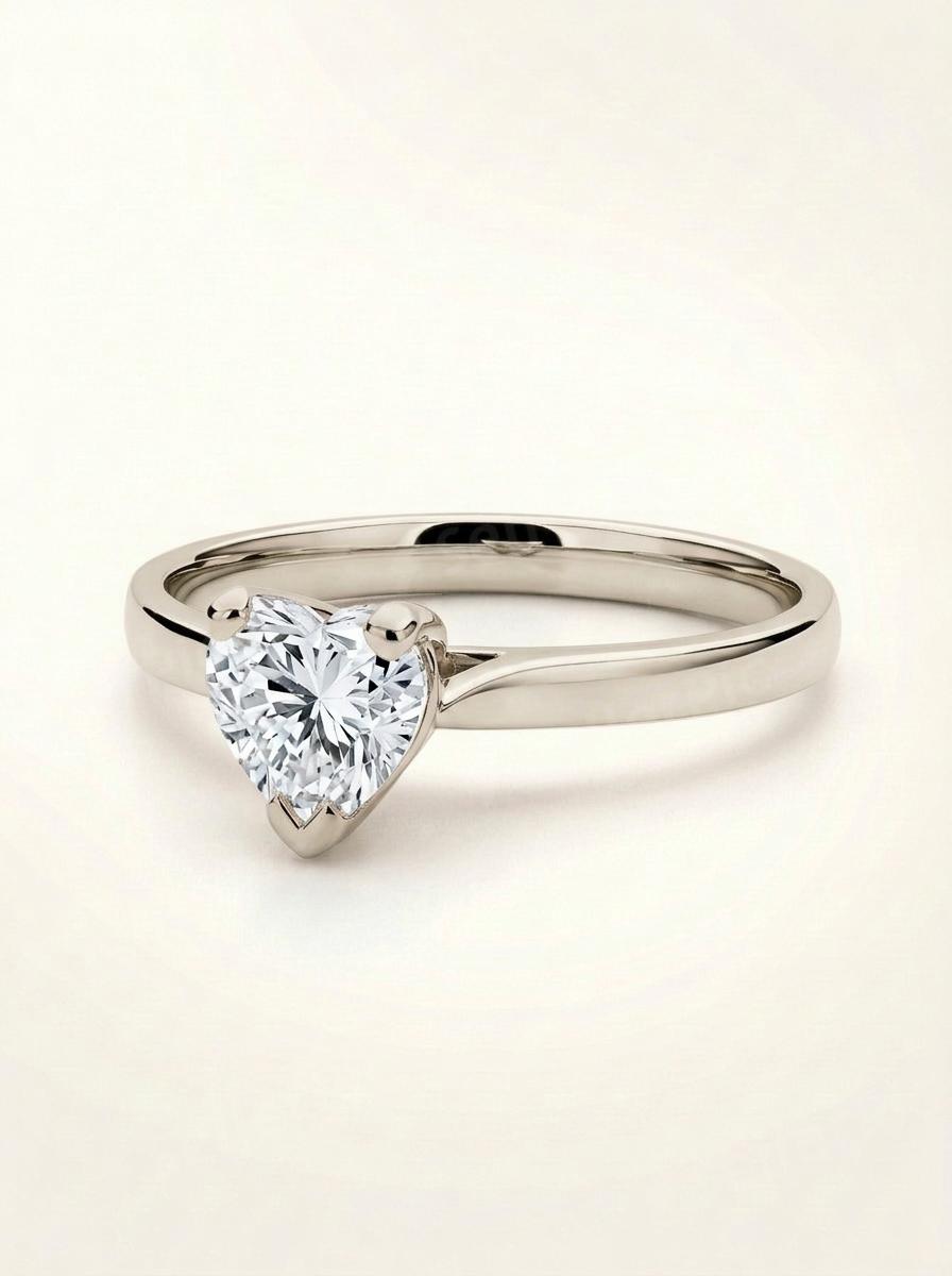 heart cut solitaire žiedas