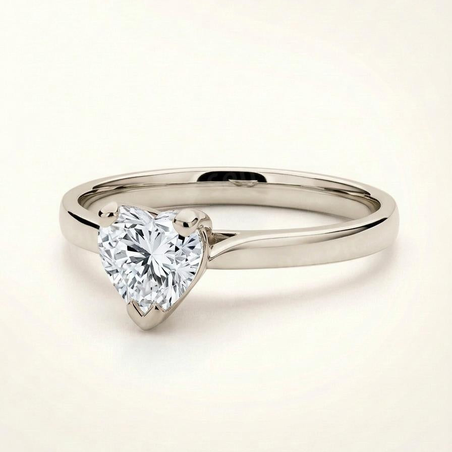 heart cut solitaire žiedas