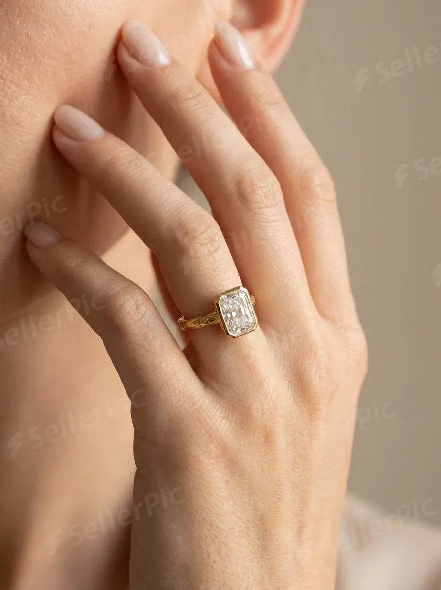 Radiant cut vintažinis žiedas ant rankos