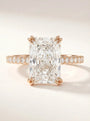 Elegantiškas radiant cut žiedas su pavé briliantais