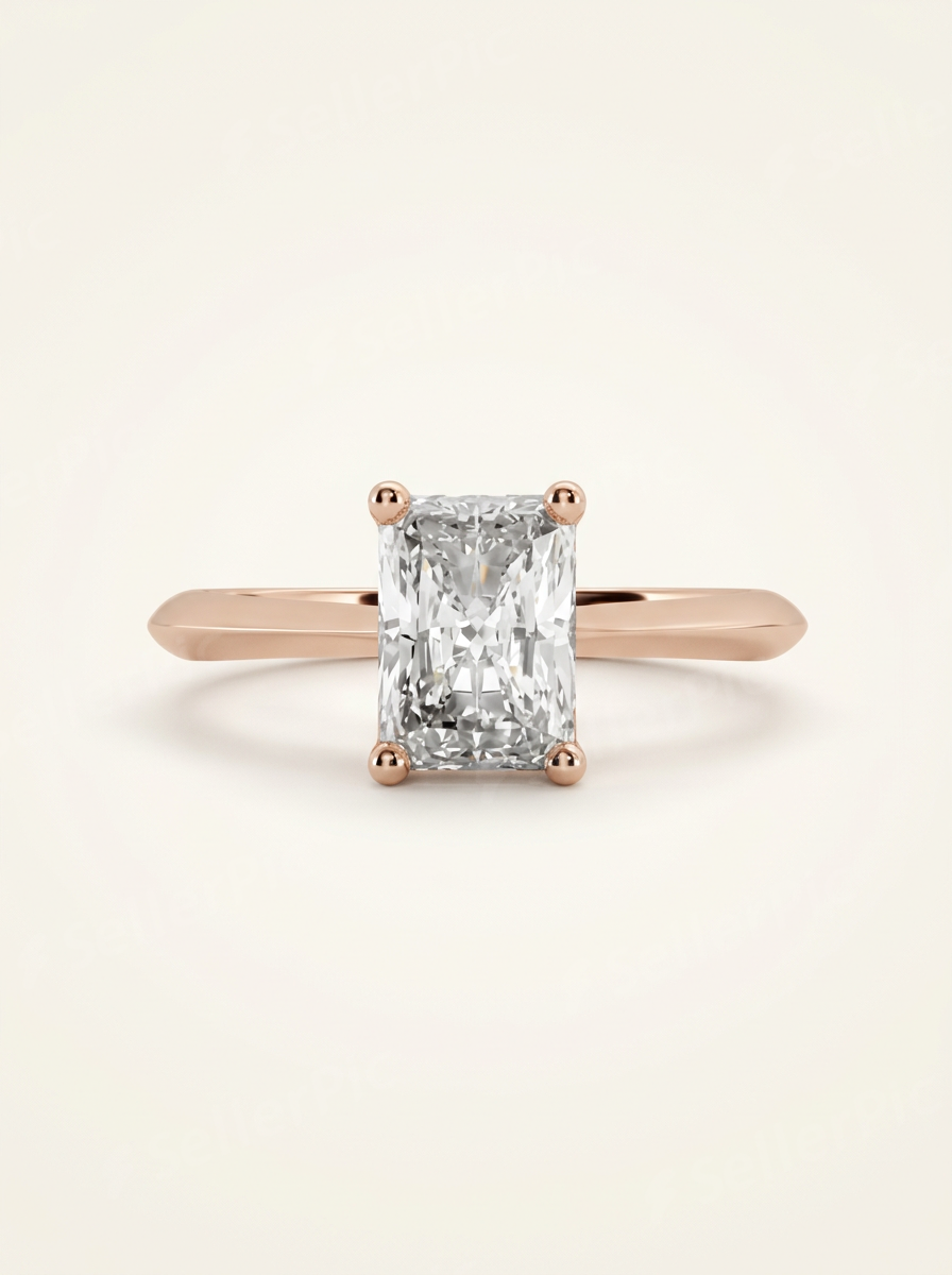 Radiant cut solitaire žiedas ant rankos su laboratoriniu briliantu