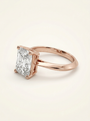 Radiant cut solitaire žiedas rožiniame aukse su laboratoriniu briliantu