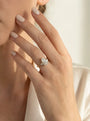Sužadėtuvių žiedas su 1.5 ct kriaušės deimantu